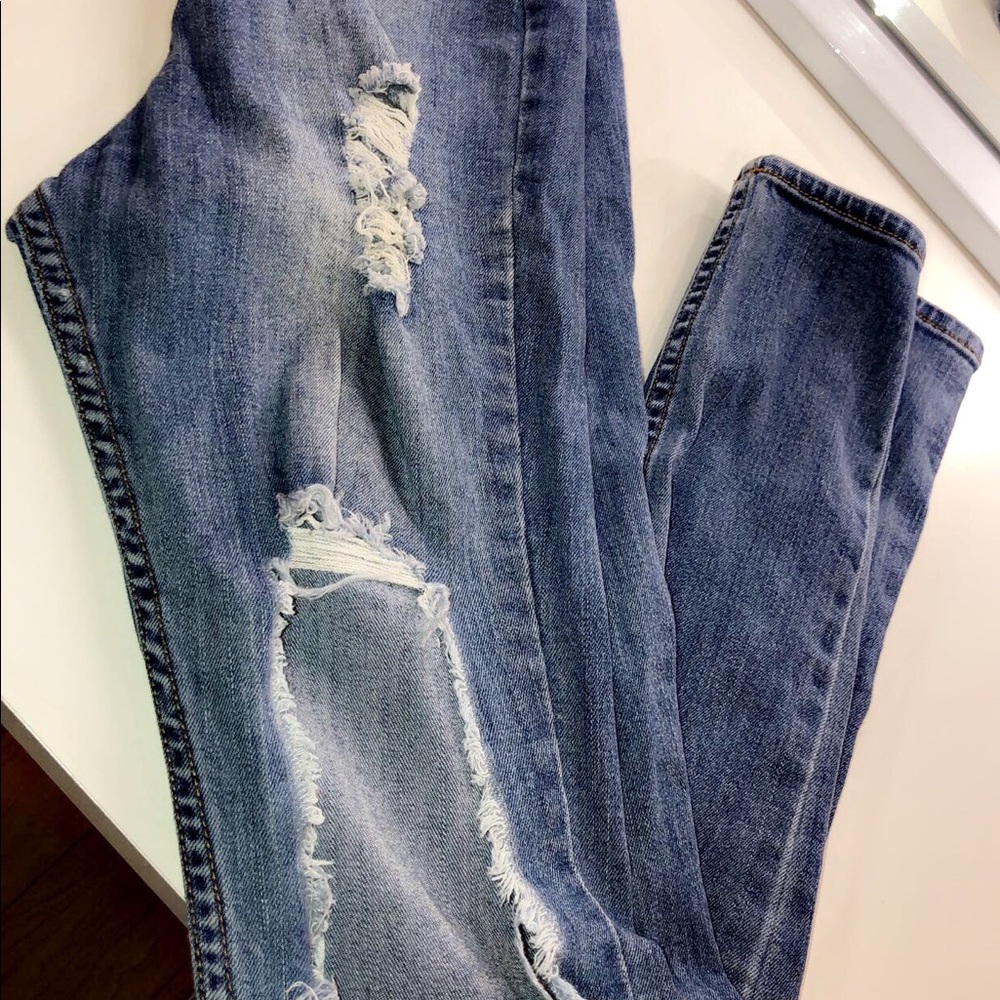 Fashion Nova Jeans | ripped light washed